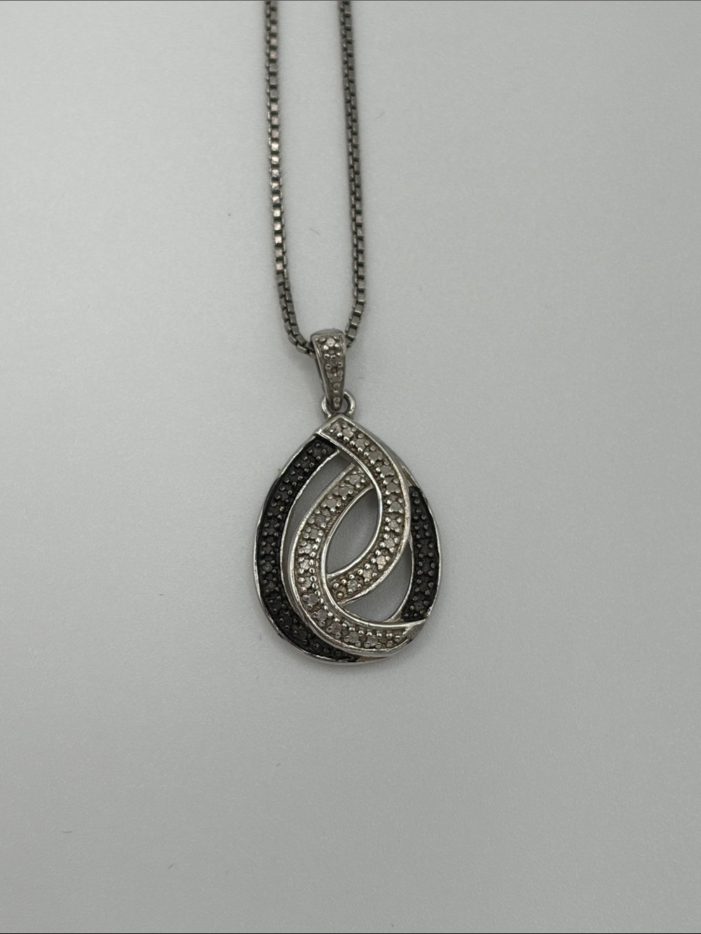 Sterling Silver 925 Elegant Silver and Black Necklace on 17“ Sterling box chain